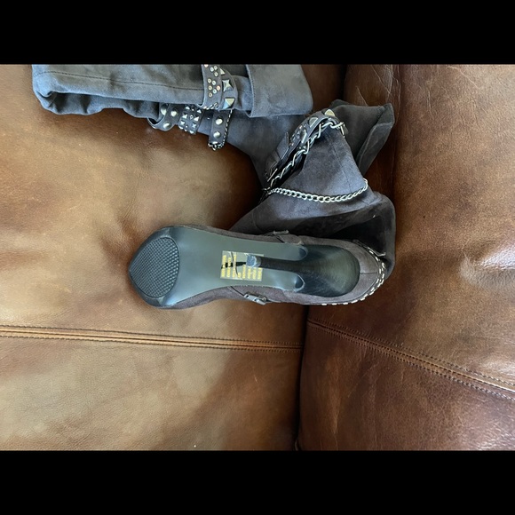 Brand new faux suede black boots - Picture 4 of 4